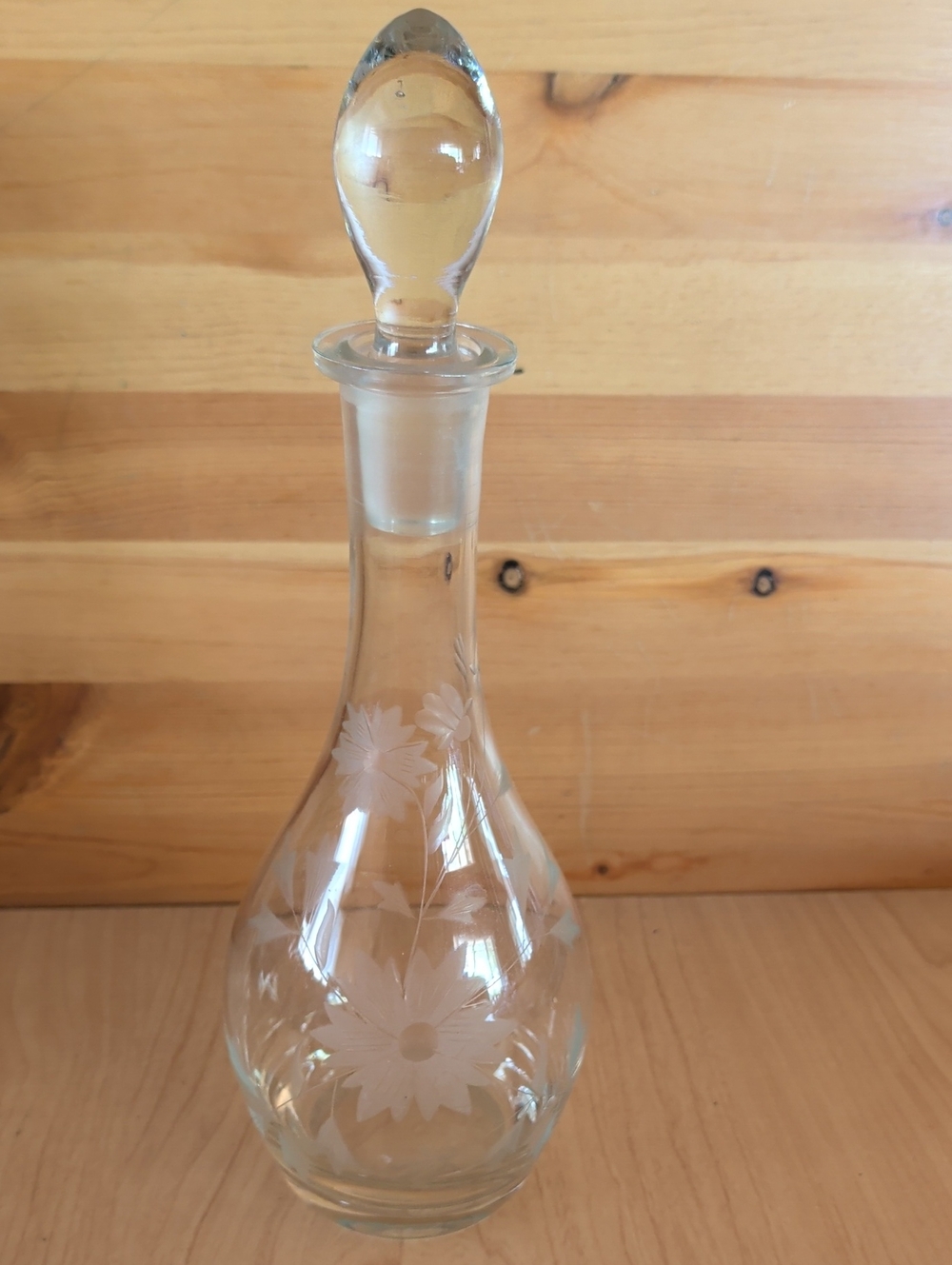 VTG. Beautiful, Etched Glass Decanter with Stopper - Clear Floral Design